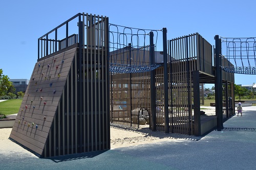 Kawana Playground Rock climbing wall